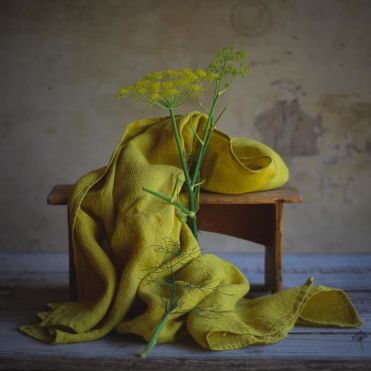 Teinture Sauvage : Etole de laine jaune réalisée en teinture végétale