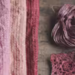 Du lin et du fil à broder de couleur rose teints à l'avocat